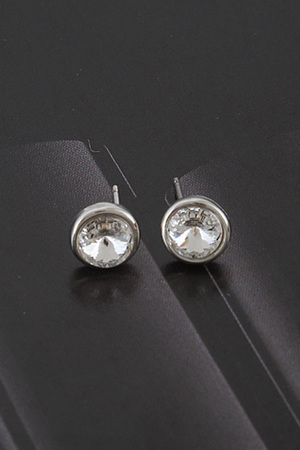 Classic Oval Rhinestone Earrings . 5LCD5